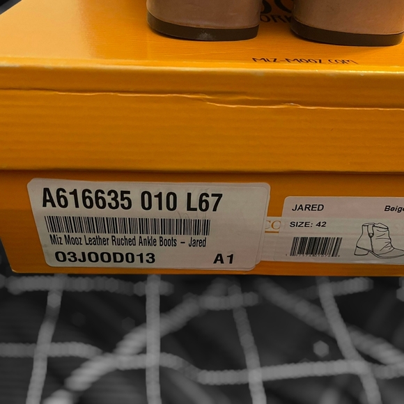 Miz Mooz “Jared” Leather Ruched Ankle Boots – Size 42 (Beige) - Picture 4 of 4